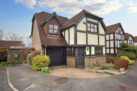 4 bedroom detached house for sale, Court Meadow Close, Crowborough, East Sussex