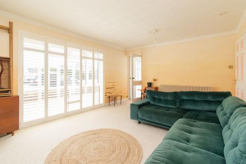 2 bedroom flat for sale, Third Avenue, Cliftonville, CT9