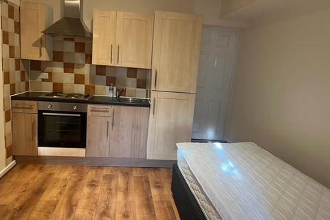 Studio to rent, Flat ,  Park Street, Luton