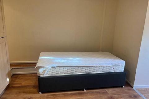 Studio to rent, Flat ,  Park Street, Luton