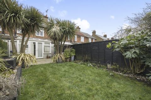 3 bedroom terraced house to rent, Meadow Road Gravesend DA11
