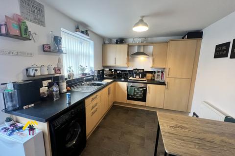 2 bedroom terraced house to rent, Hennessey Court, Thorne DN8