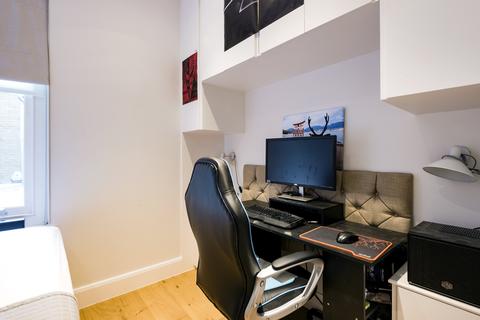 Studio to rent, Kenway Road, Earls Court, London SW5