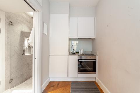 Studio to rent, Kenway Road, Earls Court, London SW5