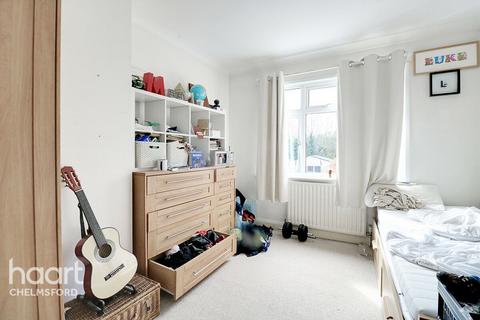 12 Hillside Grove, Chelmsford, CM2 9DA