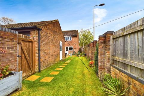 37 The Quantocks, Thatcham, RG19 3SF