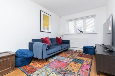 11 Beach Walk, Broadstairs, CT10 1FA