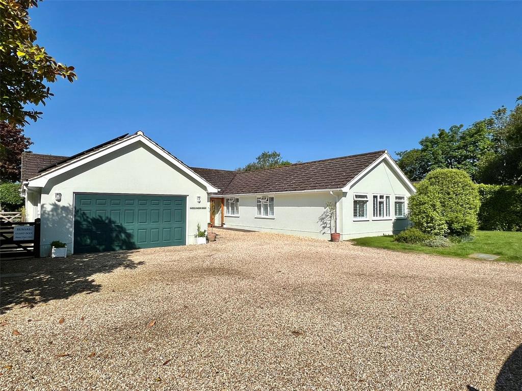 Barnes Lane, Milford on Sea, Lymington, Hampshire, SO41 4 bed bungalow
