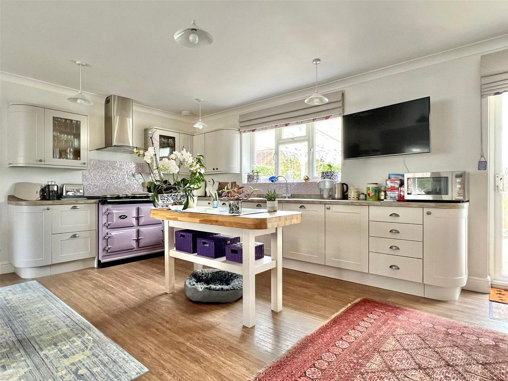 Barnes Lane, Milford on Sea, Lymington, Hampshire, SO41 4 bed bungalow