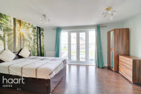121 Varcoe Gardens, Hayes, UB3 2FJ