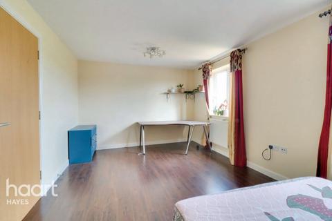 121 Varcoe Gardens, Hayes, UB3 2FJ