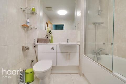 121 Varcoe Gardens, Hayes, UB3 2FJ