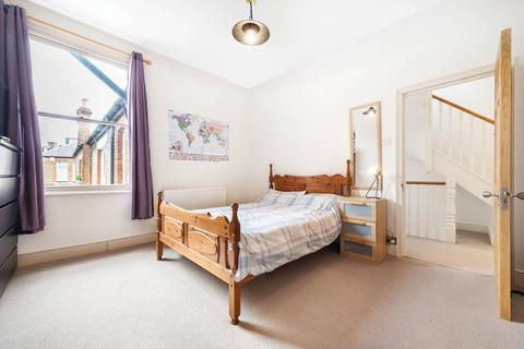 4 bedroom flat to rent, Trouville Road, Abbeville Village, London, SW4