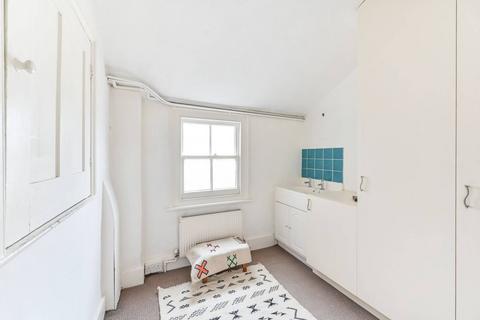 2 bedroom flat to rent, Thirsk Road, Clapham Common North Side, London, SW11