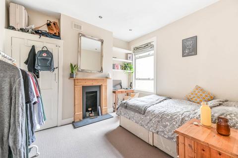 2 bedroom flat to rent, Thirsk Road, Clapham Common North Side, London, SW11