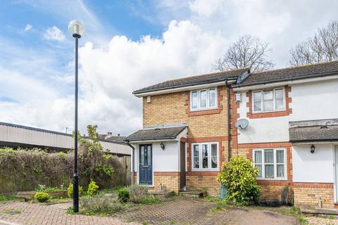 8 Amblecote Meadows, London, SE12 9TA