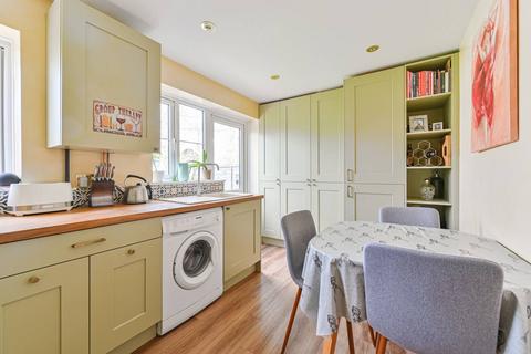 8 Amblecote Meadows, London, SE12 9TA