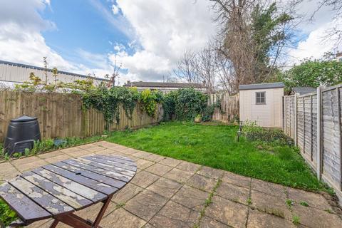 8 Amblecote Meadows, London, SE12 9TA