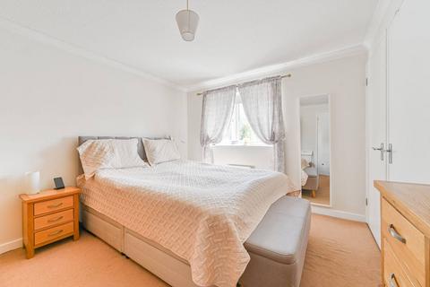 8 Amblecote Meadows, London, SE12 9TA