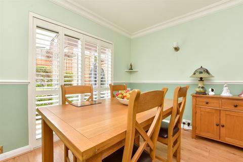 8 Darcy Close, Coulsdon, CR5 1QT