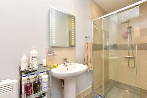 8 Darcy Close, Coulsdon, CR5 1QT