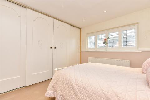 8 Darcy Close, Coulsdon, CR5 1QT