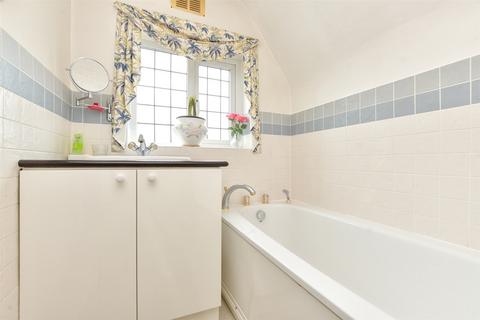 8 Darcy Close, Coulsdon, CR5 1QT
