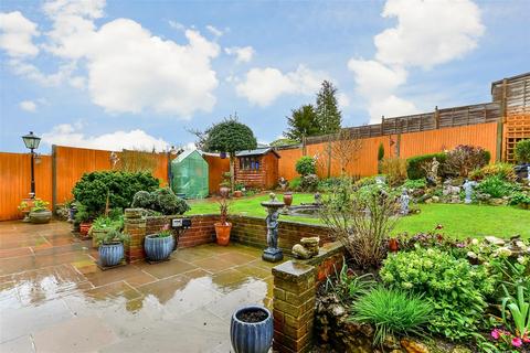 8 Darcy Close, Coulsdon, CR5 1QT