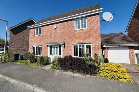 3 bedroom detached house for sale, HUSSARS DRIVE, THATCHAM RG19