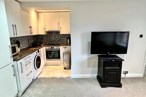 3 bedroom flat to rent, Park West, W2