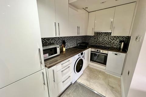 3 bedroom flat to rent, Park West, W2