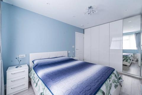 2 bedroom flat for sale, Tolcarne Drive, Pinner, HA5