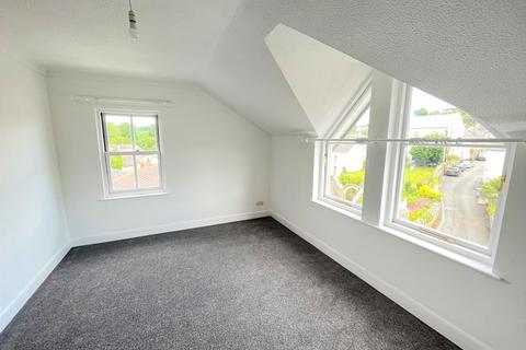 2 bedroom property to rent, Fore Street, Bovey Tracey, TQ13