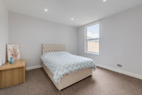 3 bedroom flat to rent, Hawkslade Road,  London, SE15