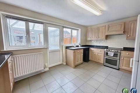 3 bedroom end of terrace house for sale, Campbell Close, Rugeley, WS15 2PP