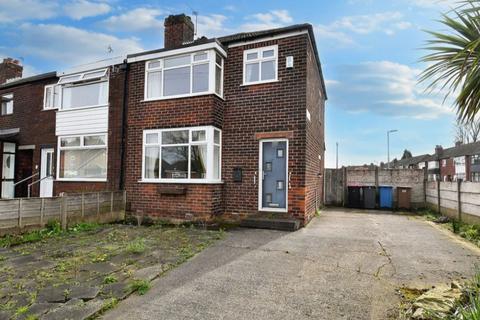 3 bedroom end of terrace house for sale, Trafford Road, Eccles, M30