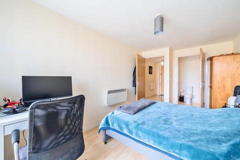 2 bedroom flat for sale, Feltham High Street,  Hounslow,  TW13