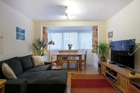 2 bedroom ground floor flat for sale, Southgate, London N14