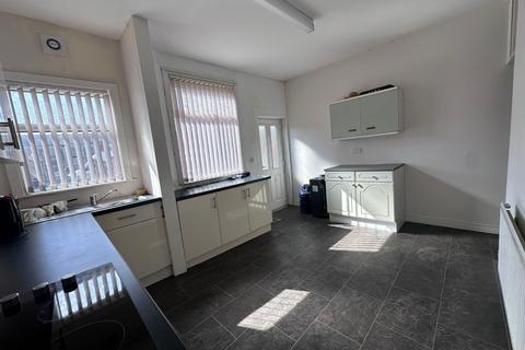 2 bedroom terraced house for sale, Charming 2 Bedroom Terraced House with Private Parking in Mealhouse Lane, Manchester