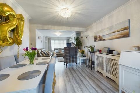 104 Glenview, London, SE2 0SH