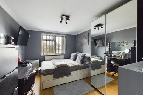104 Glenview, London, SE2 0SH
