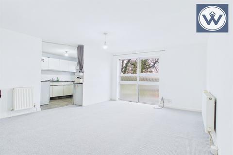 1 bedroom flat to rent, Hamilton Court, UB3