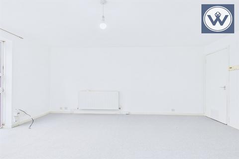 1 bedroom flat to rent, Hamilton Court, UB3