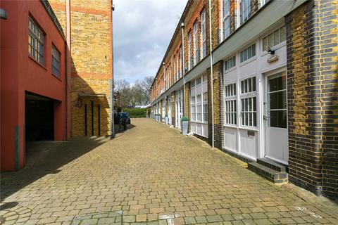 3d Blake Mews, Richmond, TW9 3GA