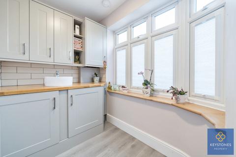 72 Heather Way, Romford, RM1 4TA