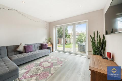 72 Heather Way, Romford, RM1 4TA