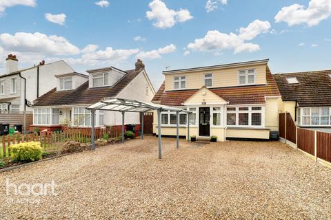 3 bedroom chalet for sale, Coppins Road, Clacton-On-Sea