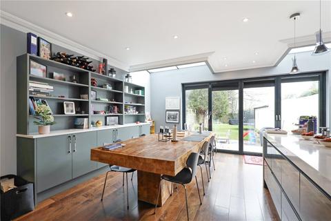17 Carbery Avenue, London, W3 9AD