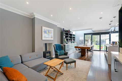 17 Carbery Avenue, London, W3 9AD