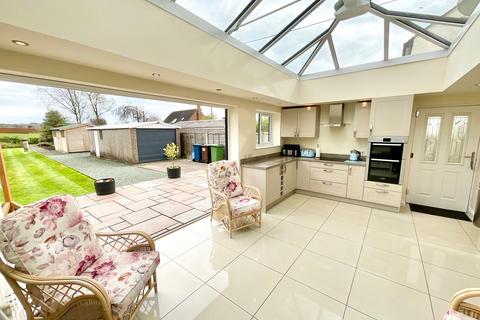 3 bedroom detached house for sale, Stone Road, Tittensor